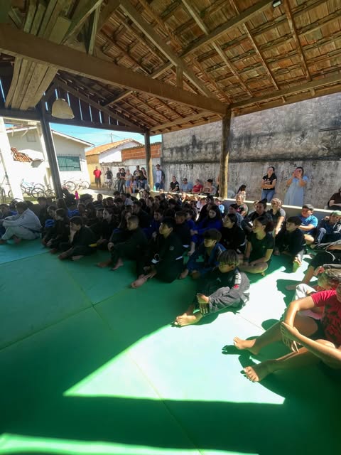 Aula do HOS Jiu-Jitsu ao ar livre